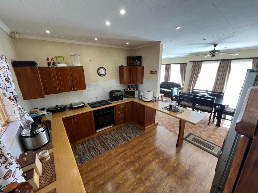 3 Bedroom Property for Sale in Geelhoutpark North West